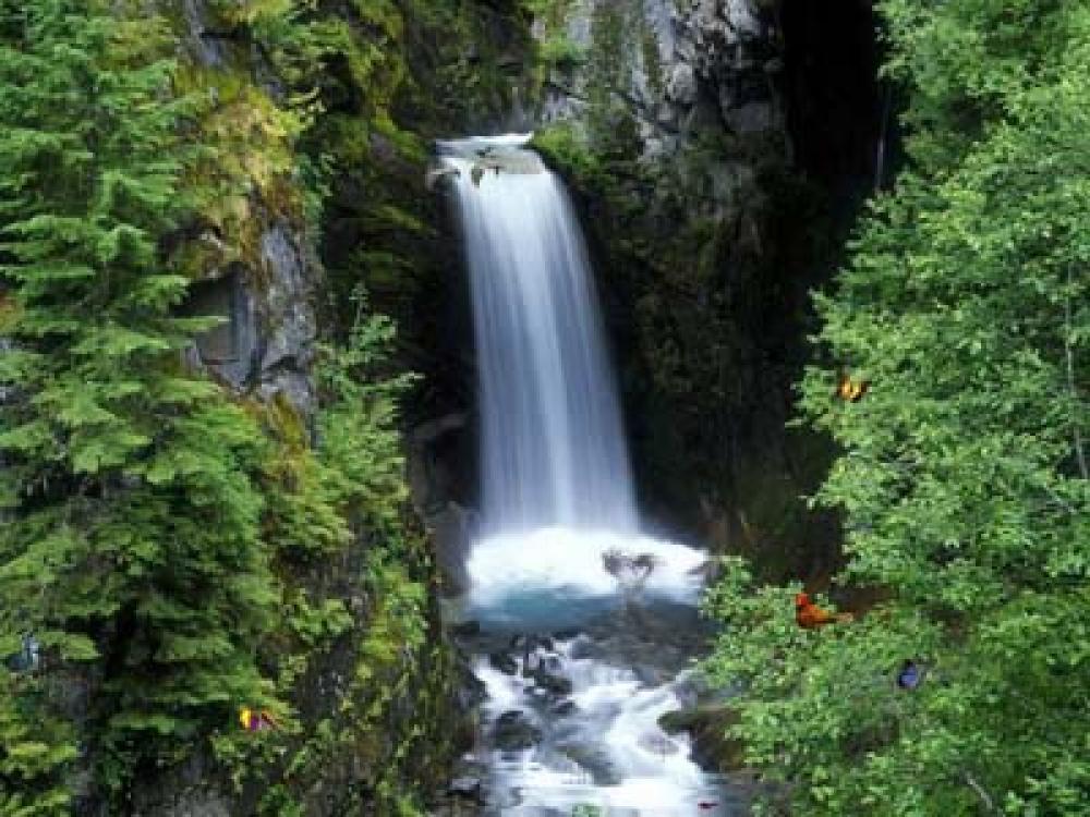 Charming Waterfalls Screensaver 2.0 (Freeware 3.43Mb)